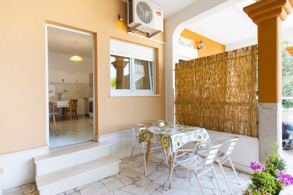 Apartment Mikulic Duće Екстериор снимка